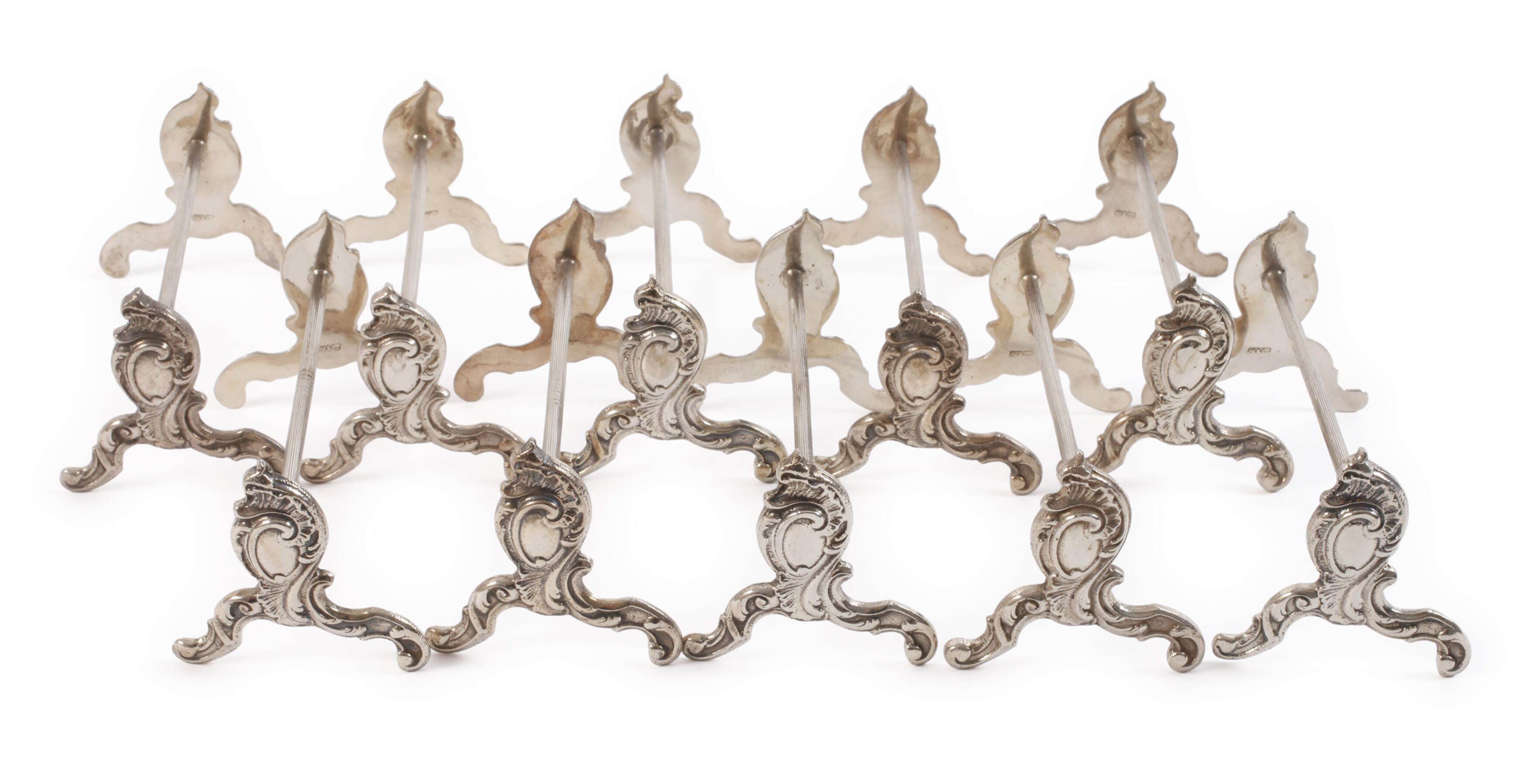 Zwölf Messerbänkchen im Rokokostil