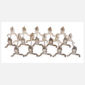 Zwölf Messerbänkchen im Rokokostil