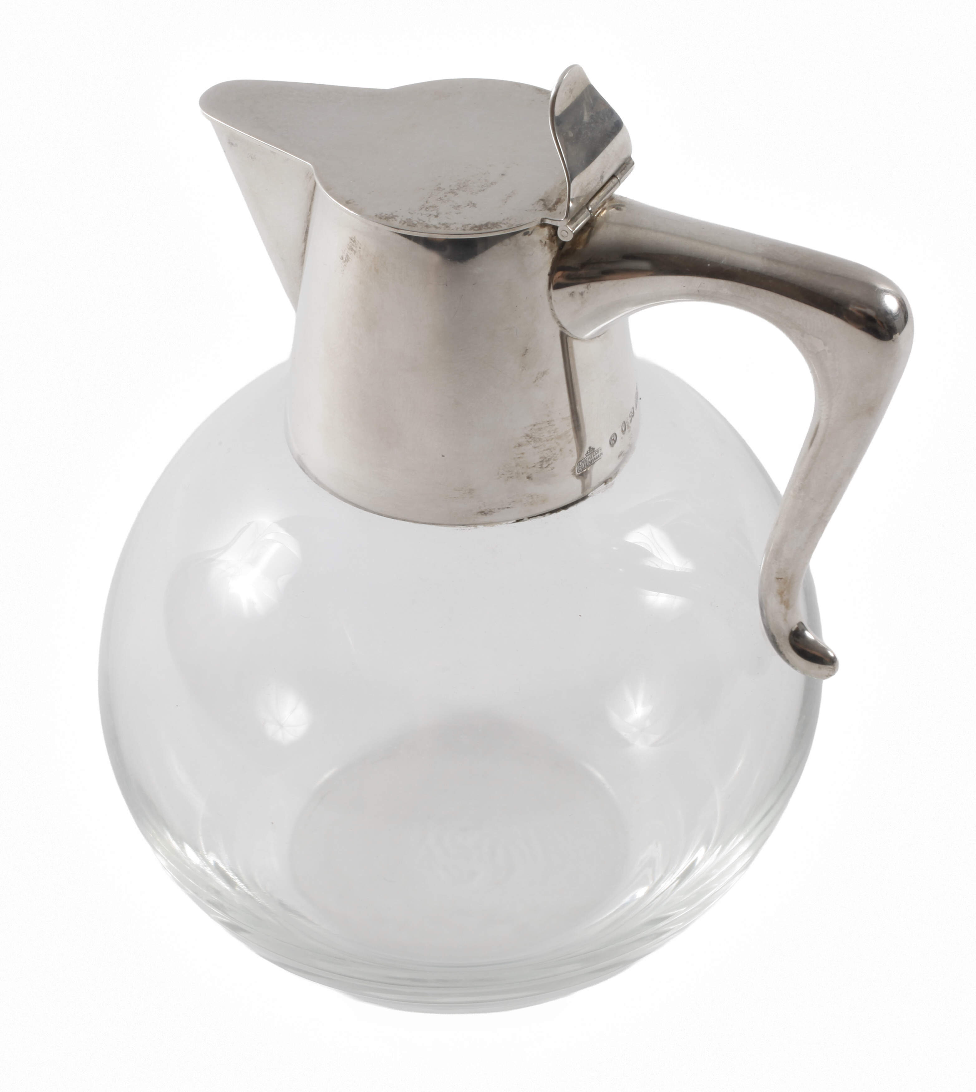 Kleine Schenkkanne mit Silbermontierung