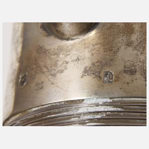 Silberkanne mit Adelswappen