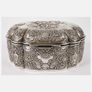 Große Deckeldose im Barockstil