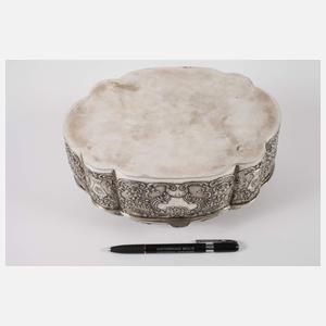 Große Deckeldose im Barockstil