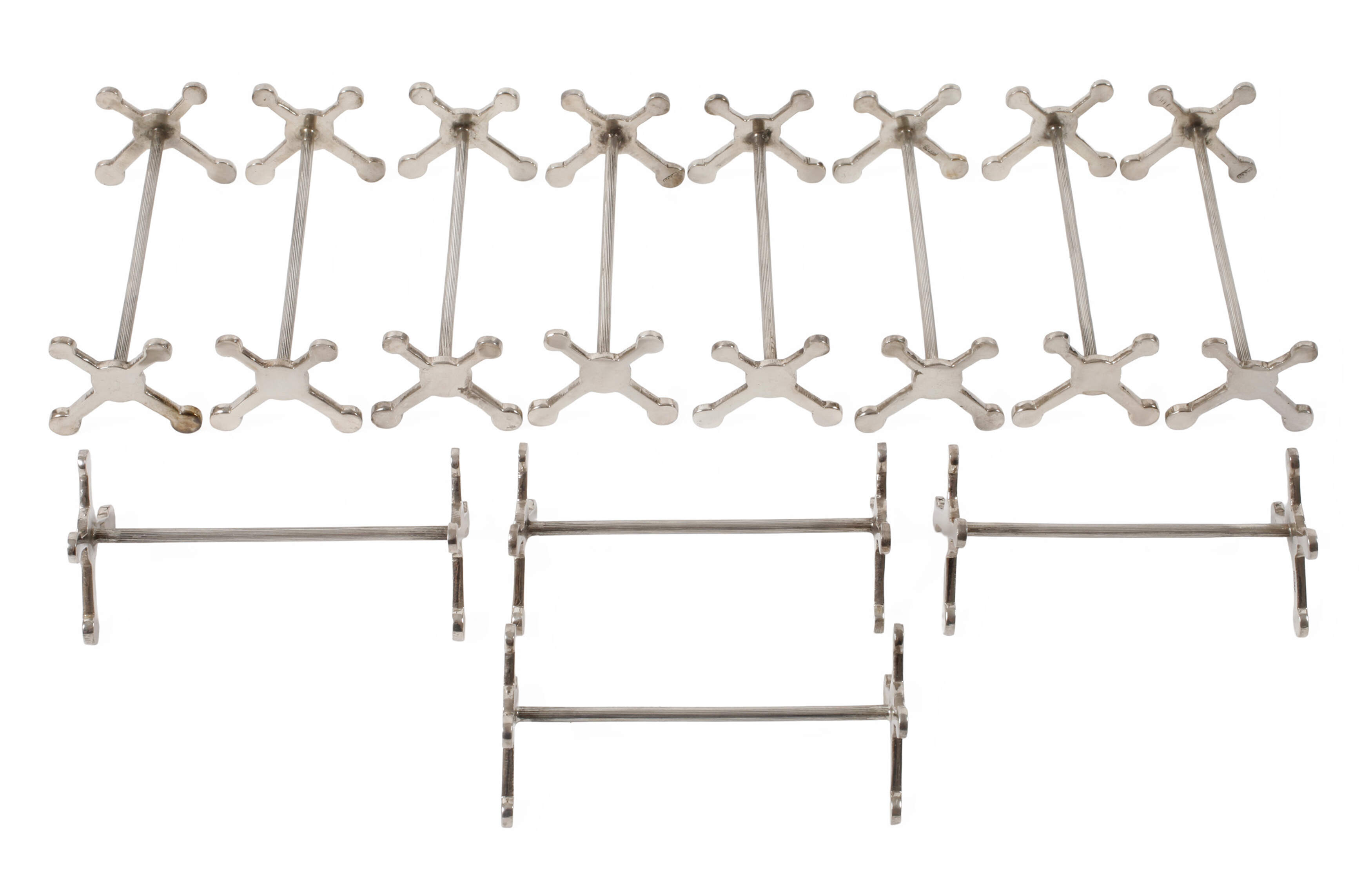 Zwölf Messerbänkchen