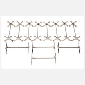 Zwölf Messerbänkchen