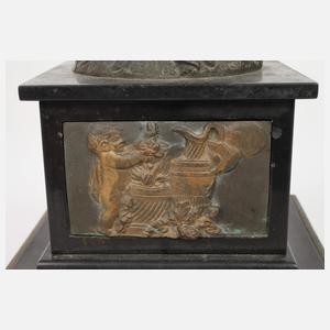 Paar figürliche Kandelaber