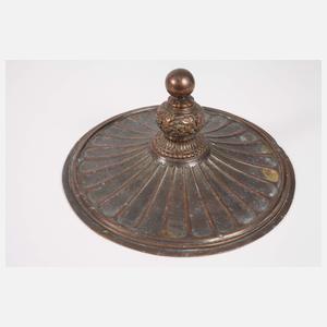 Großes Deckelgefäß mit Puttenrelief