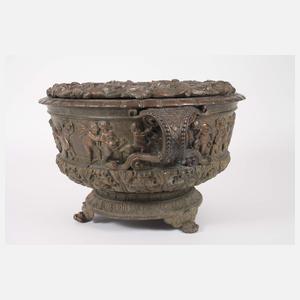 Großes Deckelgefäß mit Puttenrelief