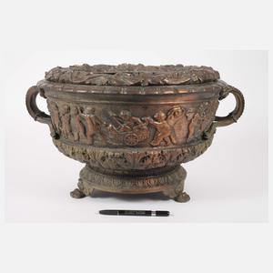 Großes Deckelgefäß mit Puttenrelief