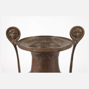 Große Kratervase im antiken Stil