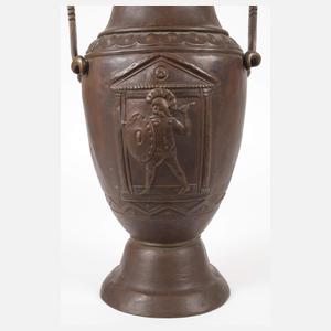 Große Kratervase im antiken Stil