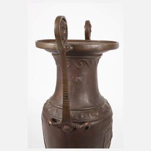 Große Kratervase im antiken Stil