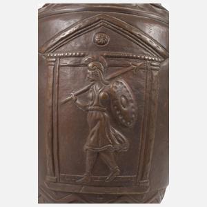 Große Kratervase im antiken Stil