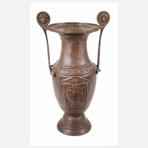 Große Kratervase im antiken Stil