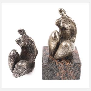 Emma de Sigaldi, Paar "Femme assise" in Silber