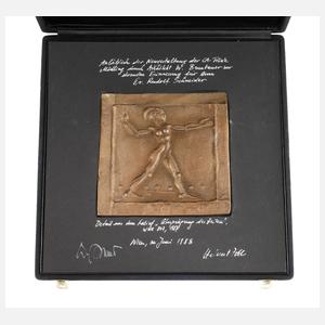 Helmut Zobl, Bronzerelief im Etui