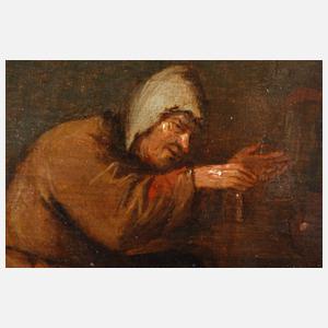 Mann im Kücheninterieur