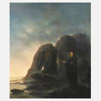 Schwarz gekleidete Frau vor Klippen am Meer111