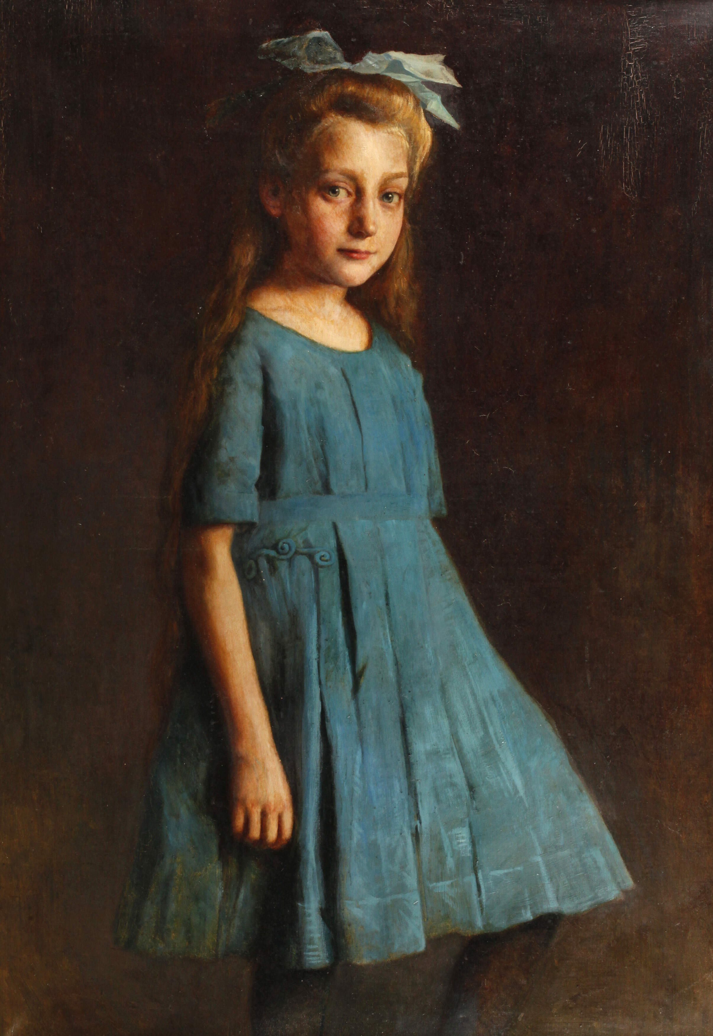 Mädchen im blauen Kleid