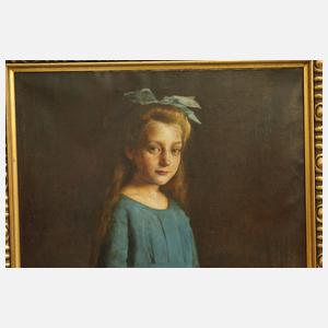 Mädchen im blauen Kleid