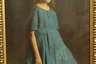 Mädchen im blauen Kleid