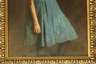 Mädchen im blauen Kleid