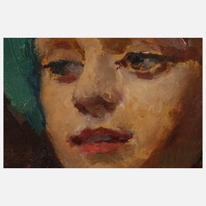 Junge Frau mit Haube