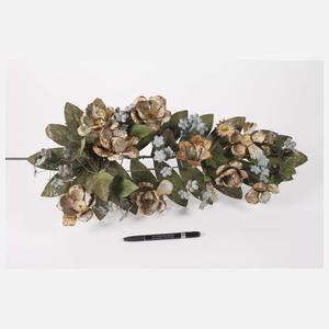 Zwei florale Appliken