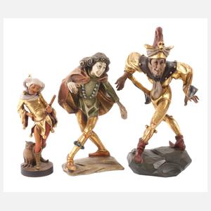 Drei geschnitzte Figuren