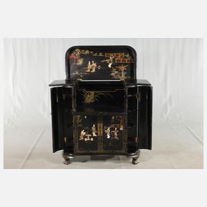 Barschrank mit Chinoiserien