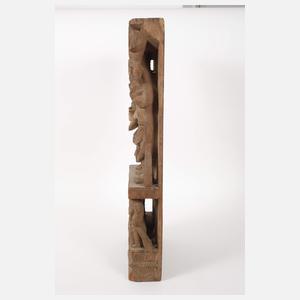 Geschnitztes Holzrelief