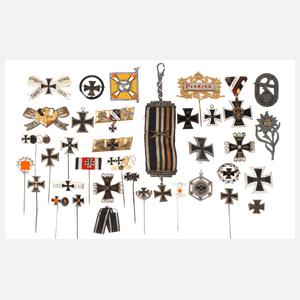 Konvolut Ordensminiaturen und Abzeichen