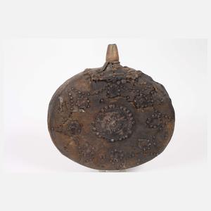Zwei historische Pulverflaschen