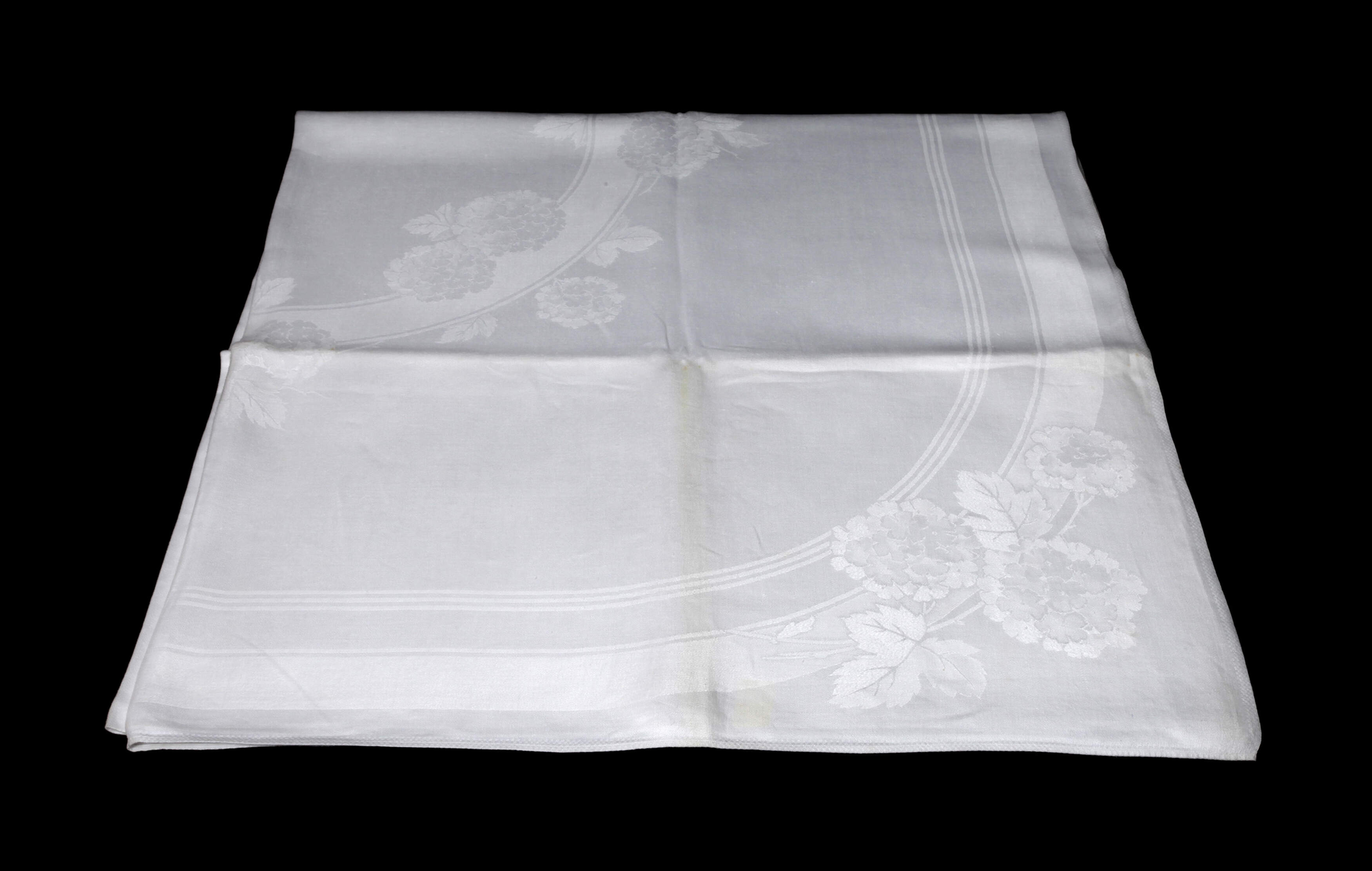 Elegantes Tafeltuch mit Hortensiendekor