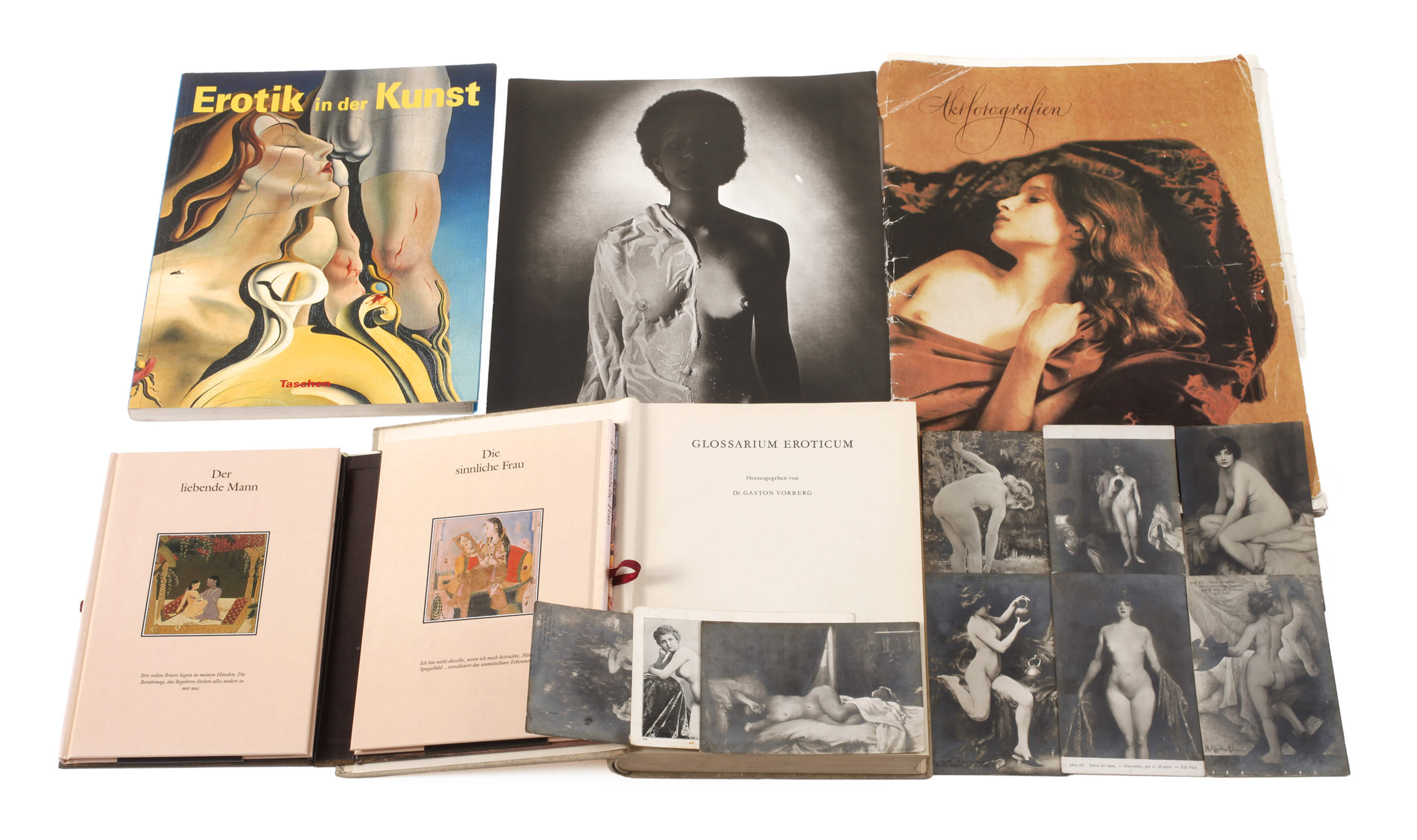Konvolut Fotos, Postkarten und Bücher Erotik