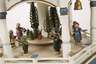 Große Weihnachtspyramide mit umfangreichem Besatz