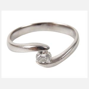 Platinring mit Steinbesatz