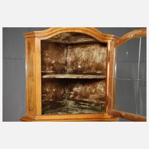 Klassizistischer Eckschrank