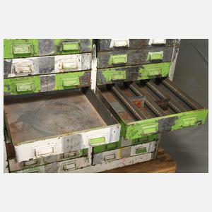 Großer Werkstattschrank
