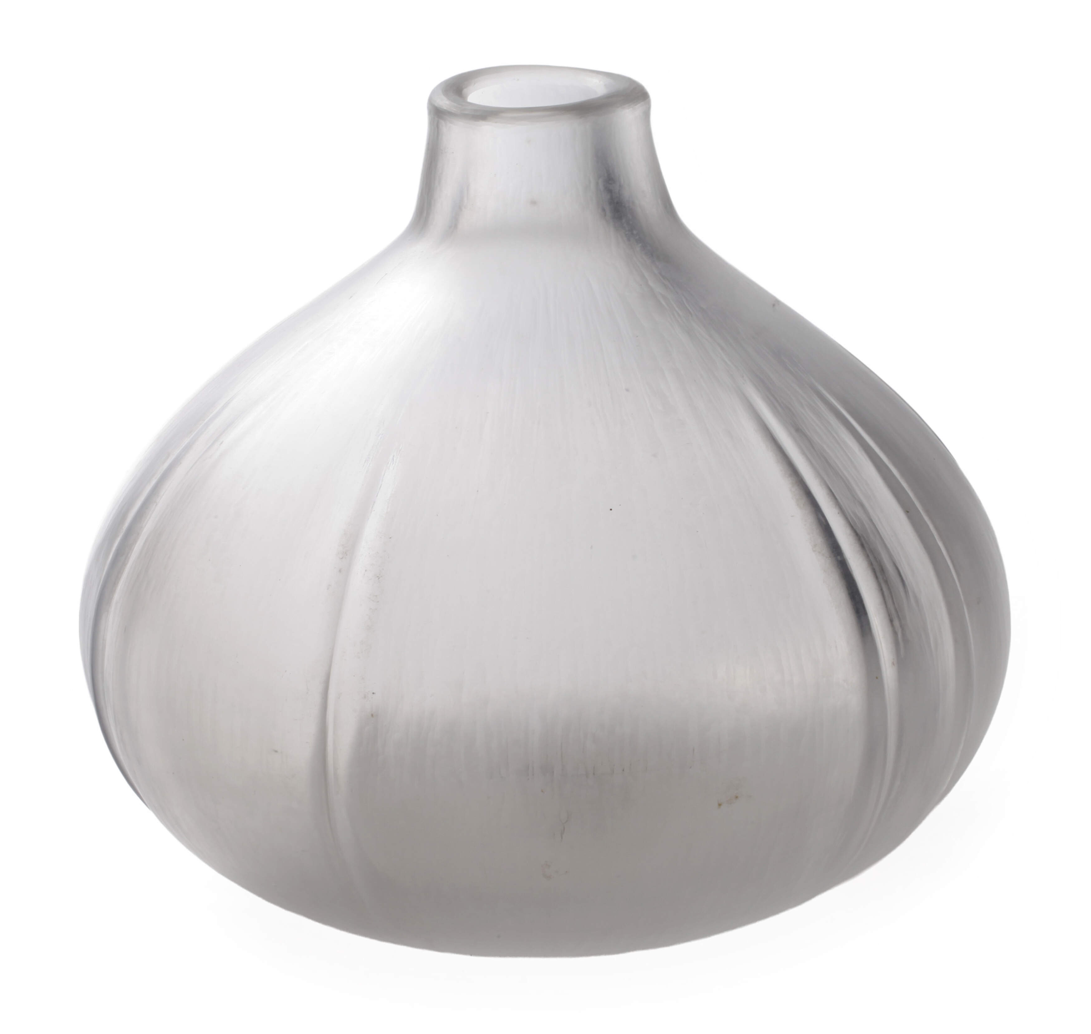 Massive Vase in feiner Schlifftechnik
