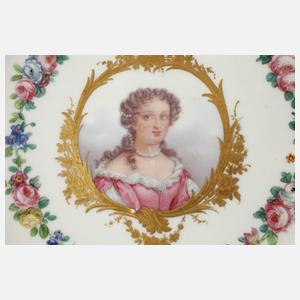 Portraitteller im Sévres-Stil