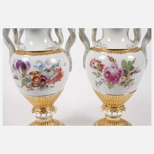 Meissen Paar Schlangenhenkelvasen "Blumenbukett"