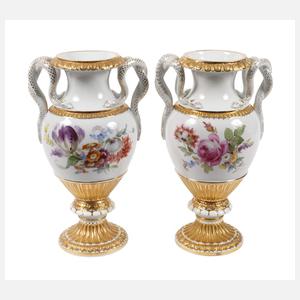 Meissen Paar Schlangenhenkelvasen "Blumenbukett"