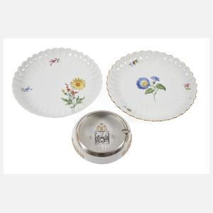 Meissen montierter Ascher und zwei Gebäckschalen