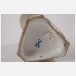 Meissen Amorette "Je les punis - ich strafe sie"