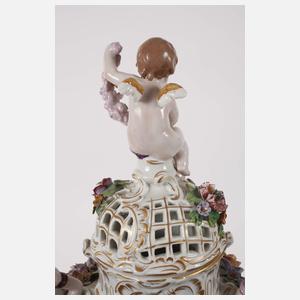 Sitzendorf große Potpourri-Deckelvase mit Sockel