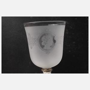 Klassizistisches Becherglas mit Silberfuß