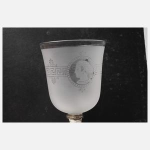 Klassizistisches Becherglas mit Silberfuß