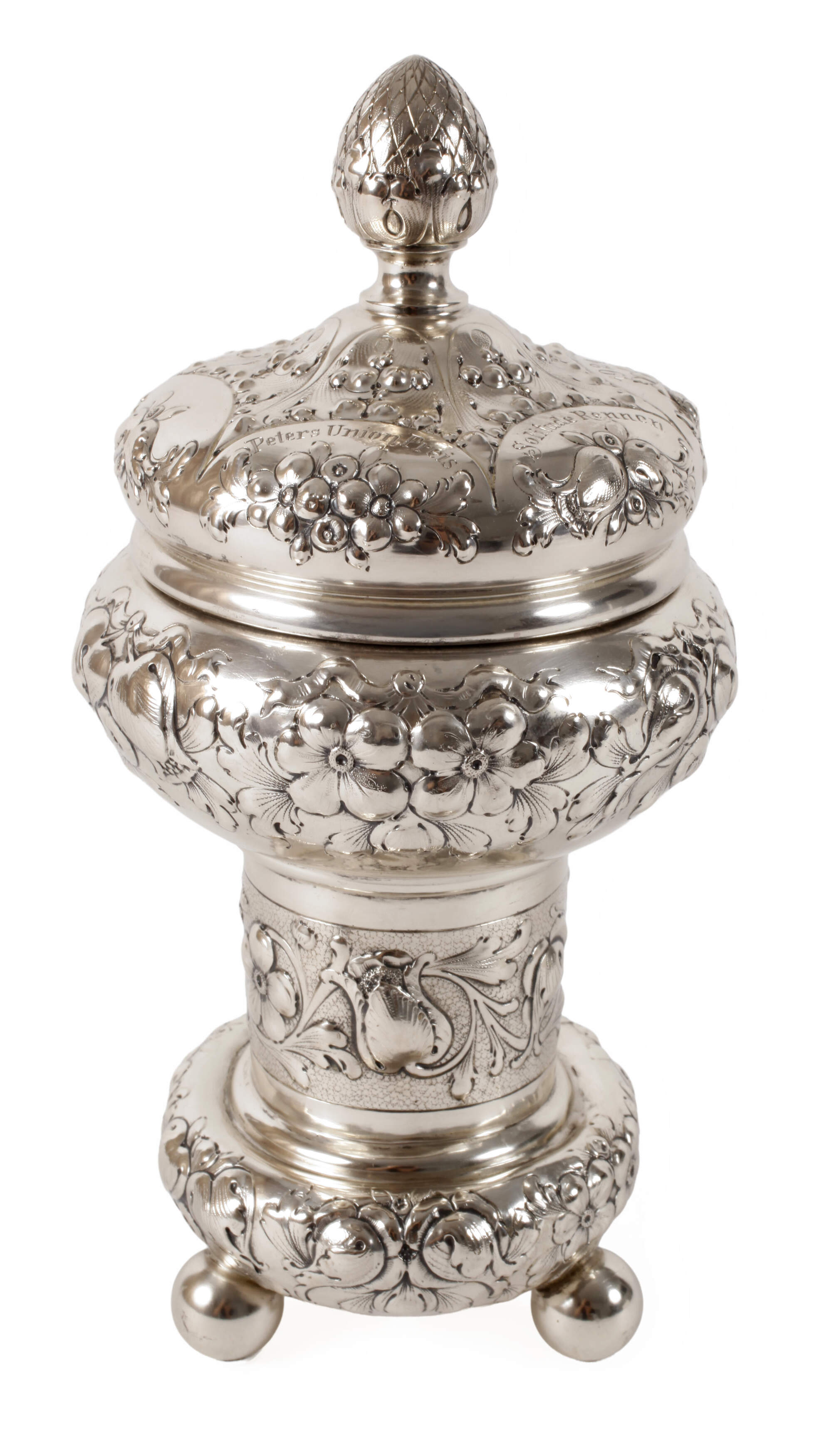 Silber Deckelpokal als Ehrengeschenk