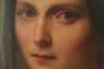 Junge Frau vor Winterlandschaft