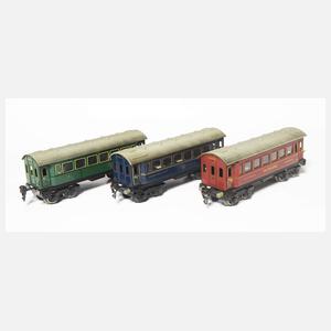 3 Eisenbahnwagen mit Inneneinrichtung, Märklin Spur 0